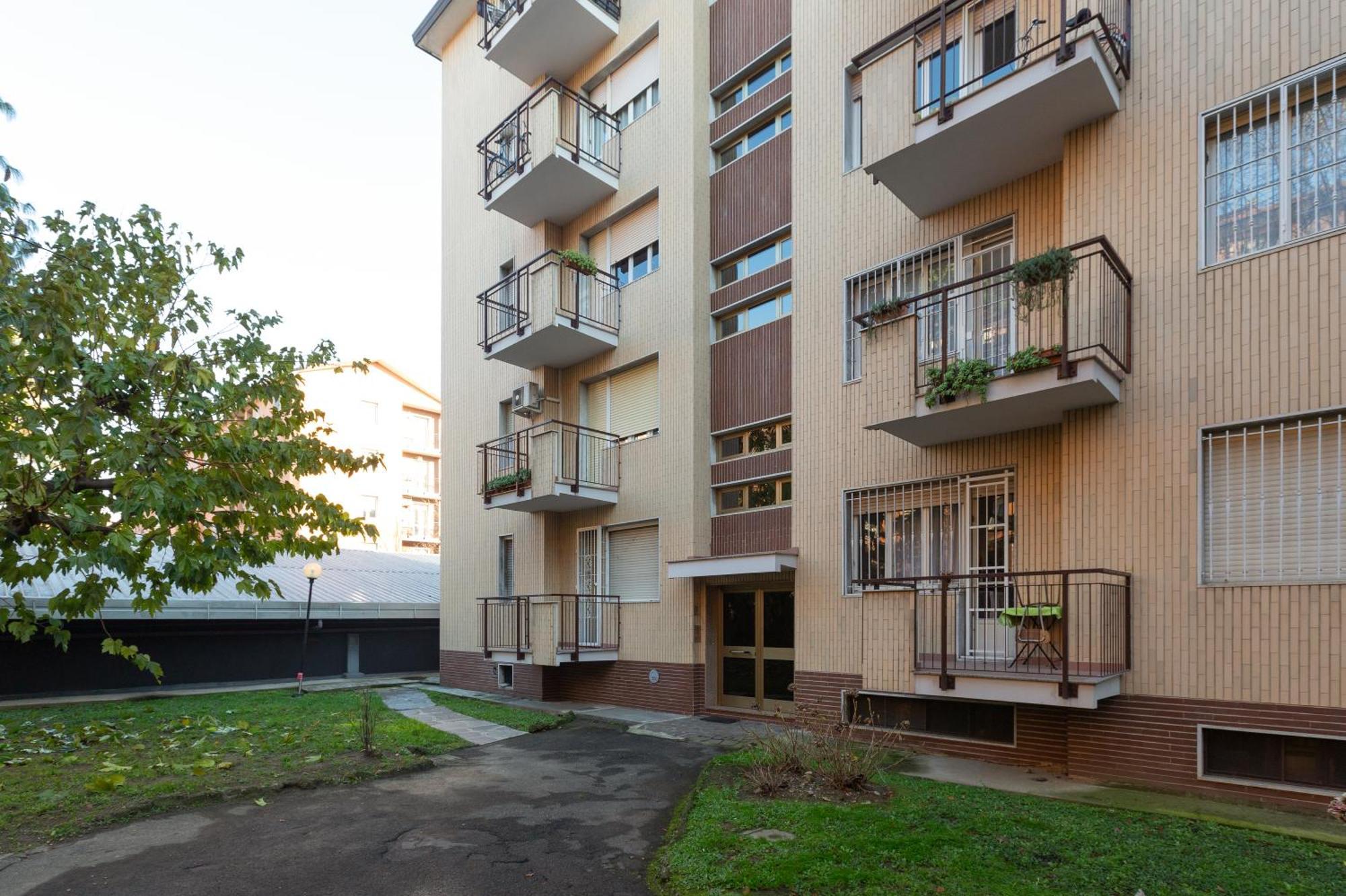 Milan-Linate Apartment With Balcony Екстер'єр фото